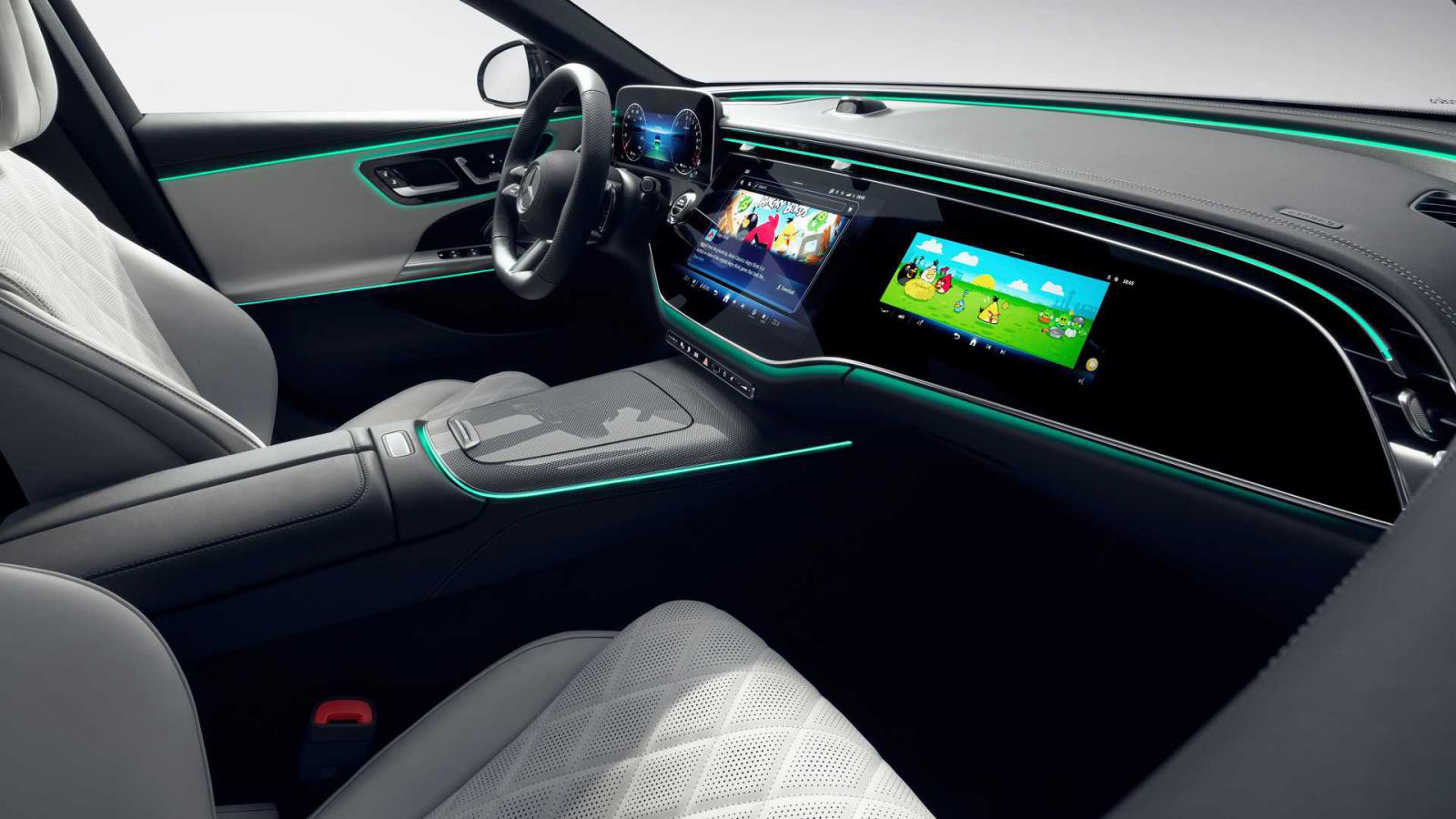 Νέα Mercedes E-Class: Με Superscreen και κάμερα στο ταμπλό η καμπίνα! 